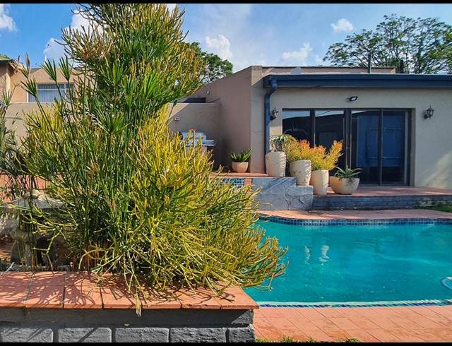 3 BEDROOM HOUSE FOR SALE IN KENSINGTON